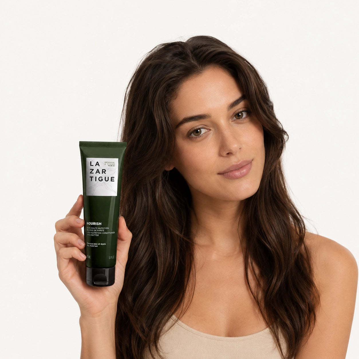Lazartigue Nourish Conditioner modelo cabello largo nutrido y brillante
